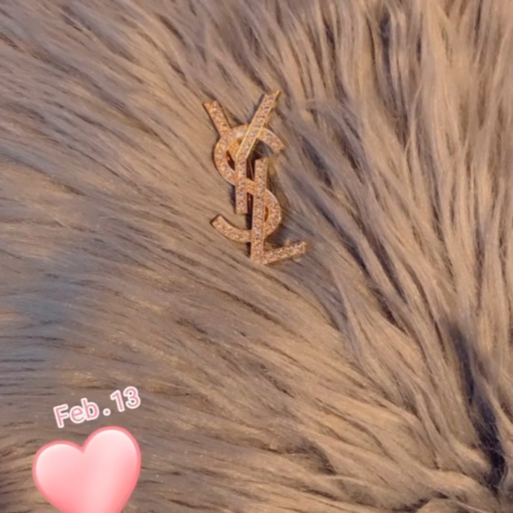Brooch gold or sliver